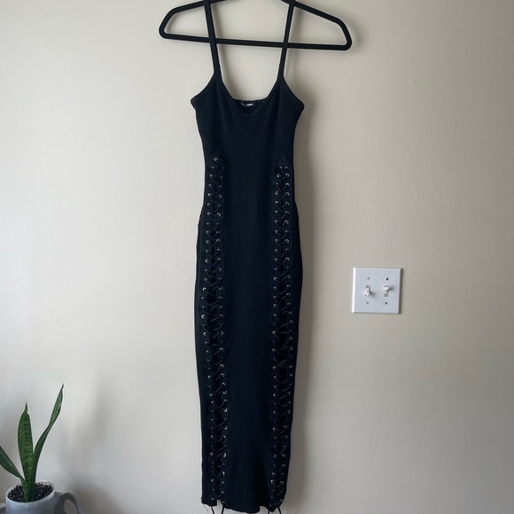 ❤️SOLD OFF PM❤️ Fashion Nova Lace-Up Black Dress Size L - Picture 2 of 4